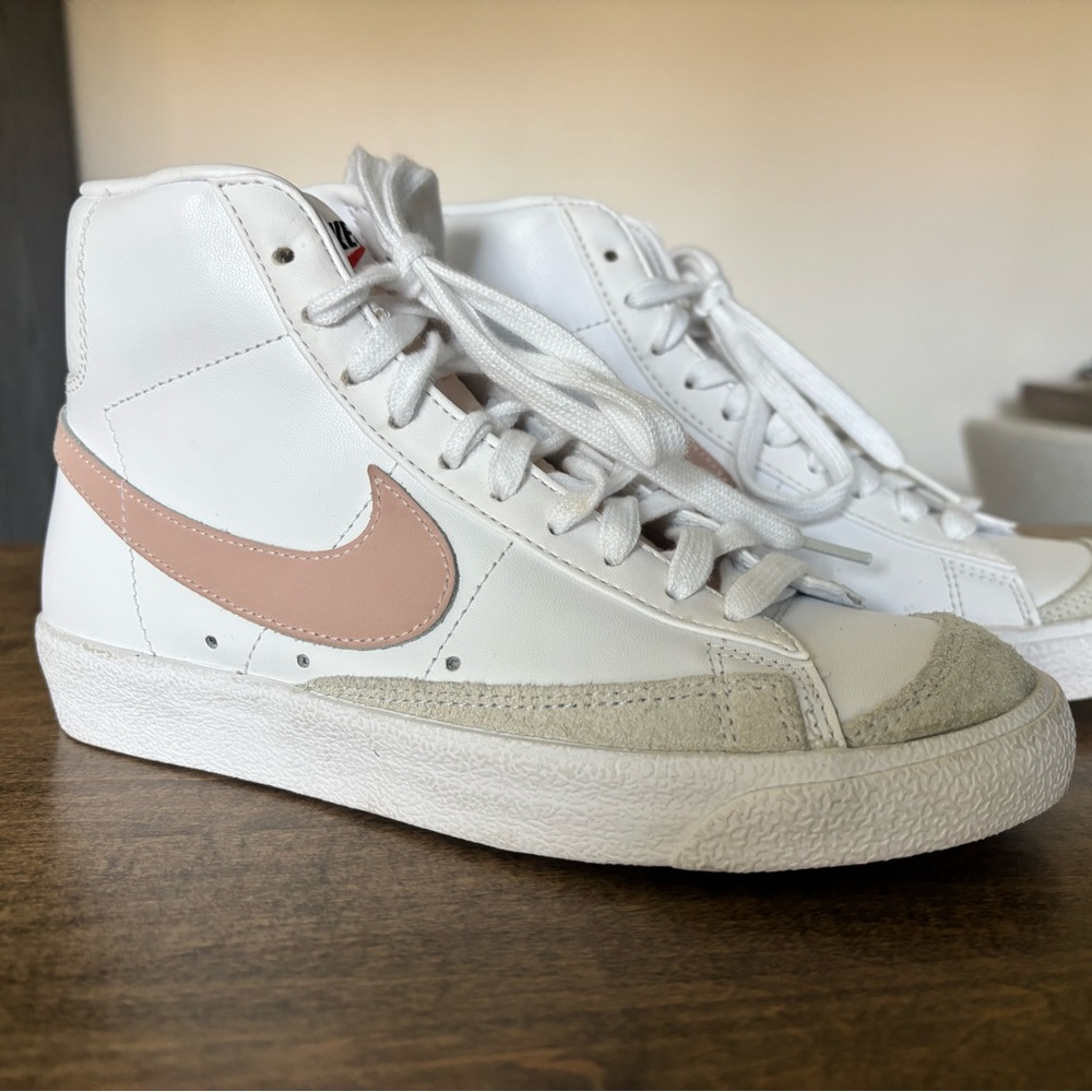 NWOT Nike Women's Blazer Mid '77 Sneakers in White/Pink Oxford Colorway / 6.5